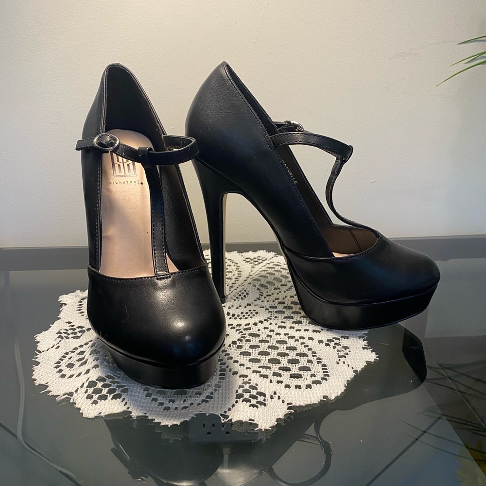 Black t-strap pumps
